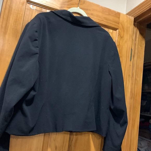 Woman’s jacket - Picture 2 of 4
